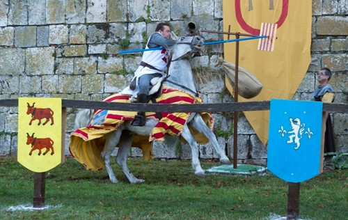 Torneo medieval a caballo