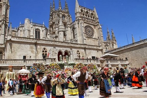 Ofrenda floral a Santa Maria la Mayor