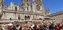 Ofrenda floral a Santa Maria la Mayor en Plaza de Santa María, Burgos