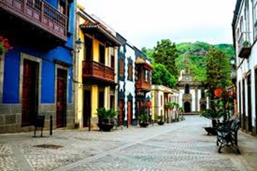 “50 Pueblos y Pequeñas Ciudades más Hermosos del Mundo”.