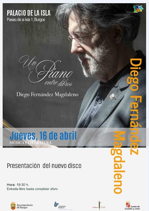 Un piano entre libros