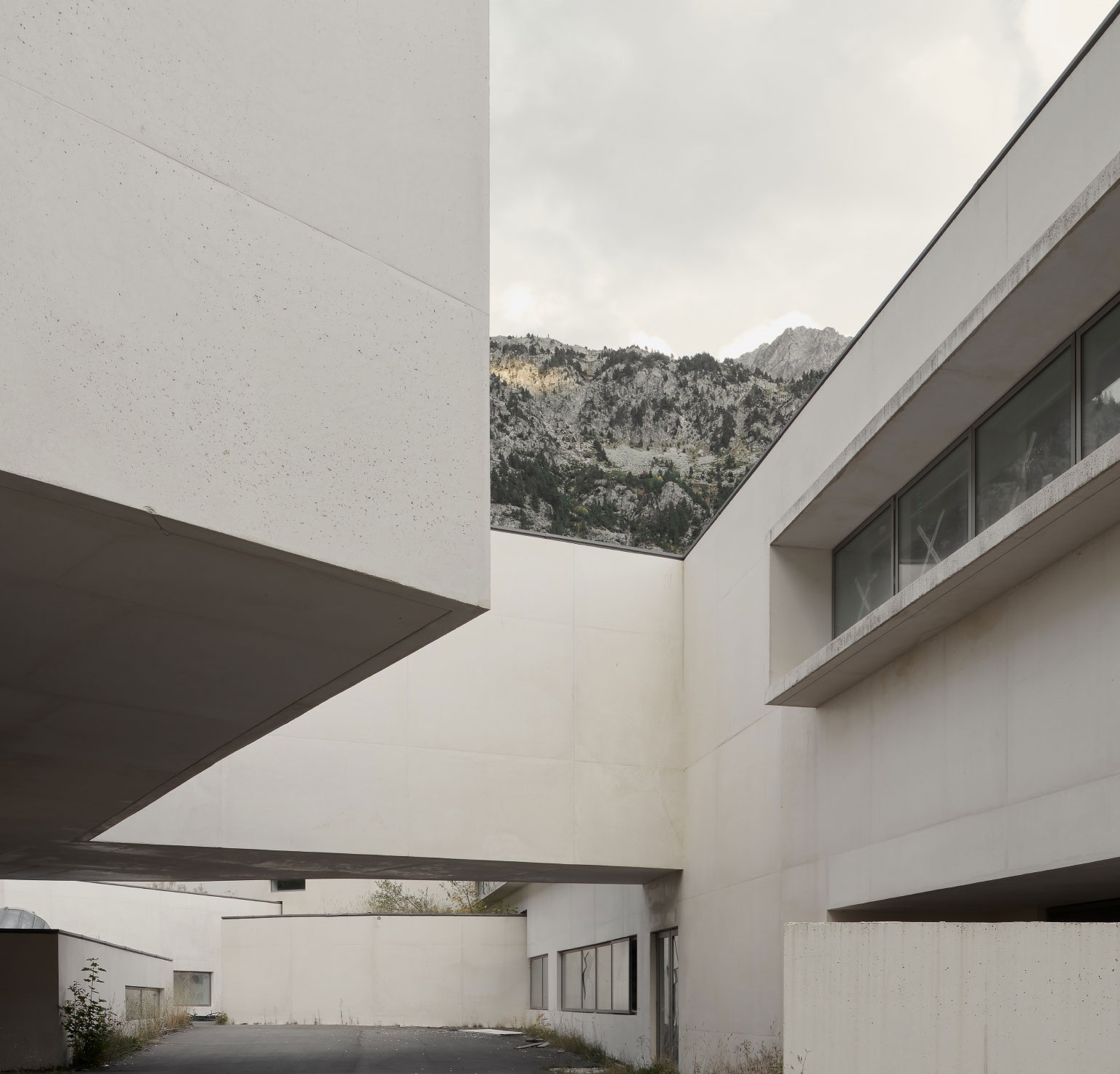Topografías y territorio. Entre el abandono y la reinvención en Colegio Oficial De Arquitectos, Burgos