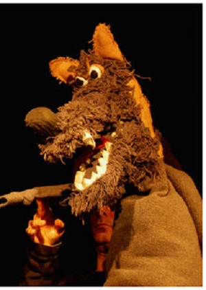 Teatro del Andamio: La verdadera Historia de los tres cerditos y el lobo feroz en Paseo de la isla, Burgos