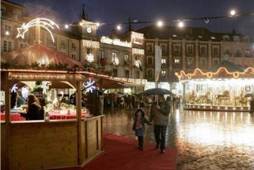 Carrusel, noria y tren navideño