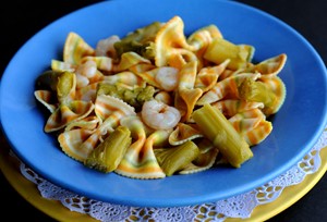 Farfalle con gambas y trigueros 