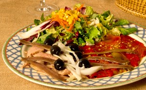 Ensalada de ventresca con pimientos asados